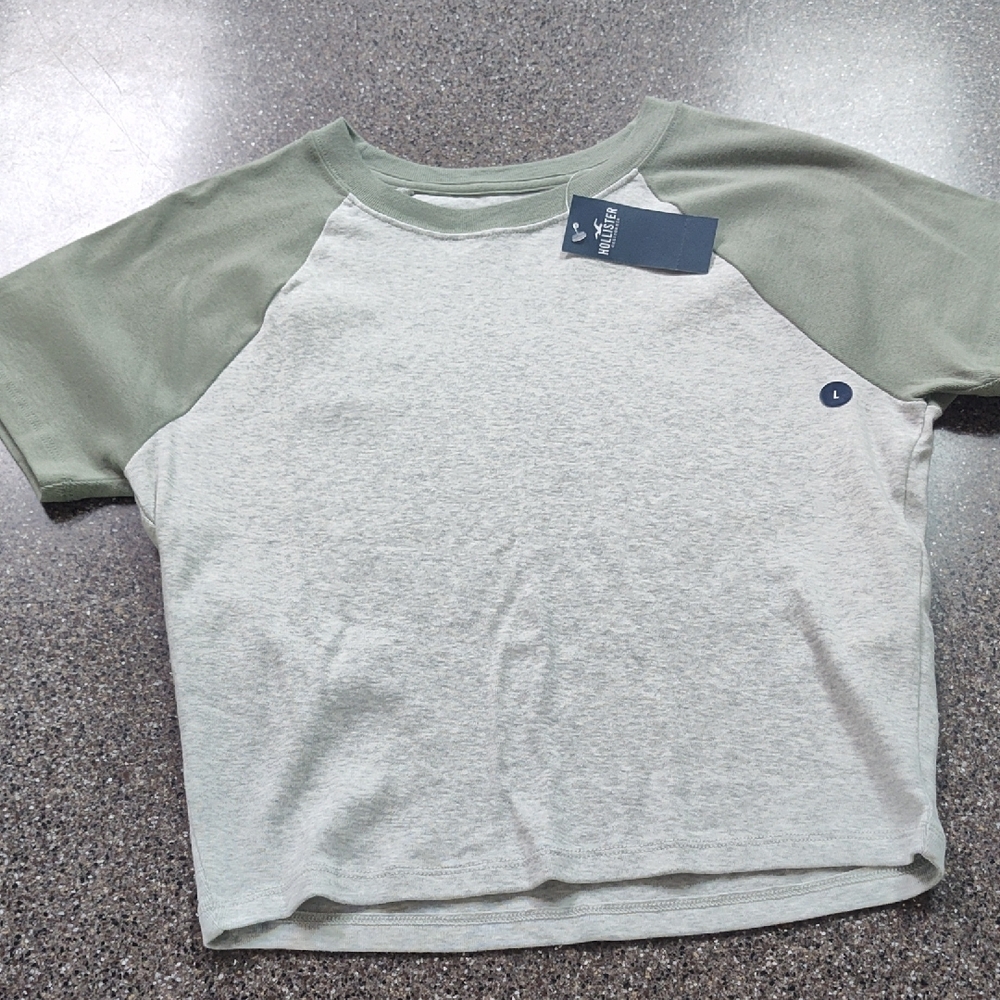 The Children's Place Gray and Green Short Sleeve Tee